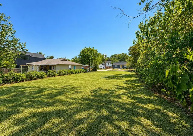Photo 3 of Land for sale at 4505 S 2nd Street, Austin, TX 78745 | MLS# 9581883 | Listing updated on 2026-10-01
