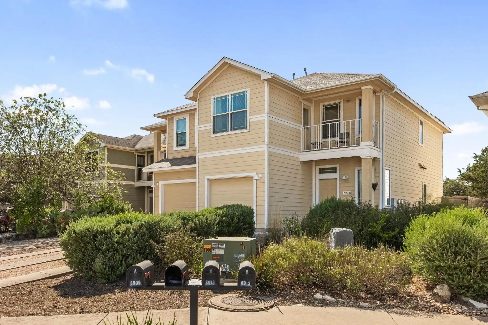 Listing Photo 2 - Condo for sale in 8909 Mountain Shadows Cv located at 8909 Mountain Shadows Cv, Austin, TX 78735 - Unit 8909 Mountain Shadows Cv