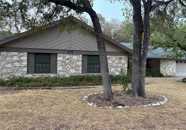 Photo 3 of Single family home for sale at 409 Sinuso Dr, Georgetown, TX 78628 | MLS# 7876046 | Listing updated on 2026-09-27
