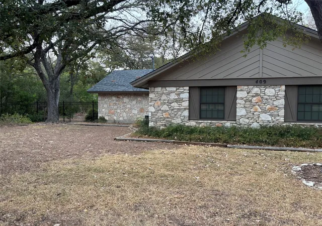 Photo 3 of Single family home for sale at 409 Sinuso Dr, Georgetown, TX 78628 | MLS# 7876046 | Listing updated on 2026-09-27