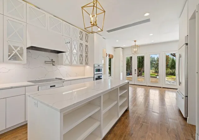 Single family home for sale at 17 Hedgebrook Way, The Hills, TX 78738 | MLS# 8086387 | Listing updated on 2026-09-12