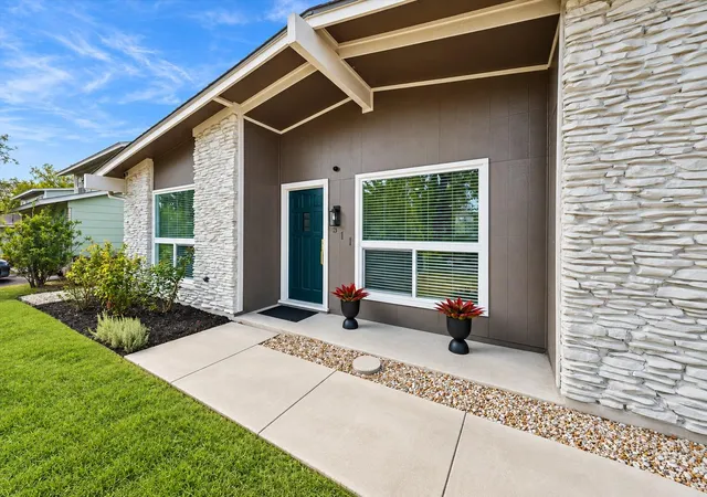 Single family home for sale at 511 Arbor Ln, Austin, TX 78745 | MLS# 4513763