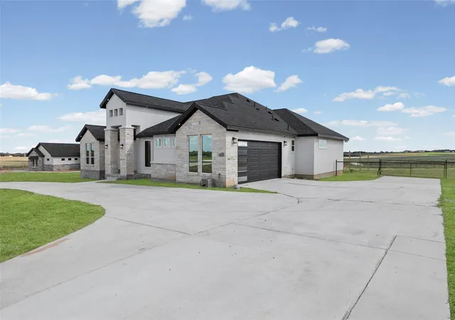 Photo 3 of Single family home for sale at 112 Pioneer Dr, La Vernia, TX 78121 | MLS# 1892022 | Listing updated on 2026-09-29