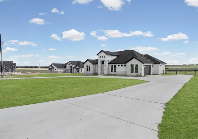 Photo 3 of Single family home for sale at 112 Pioneer Dr, La Vernia, TX 78121 | MLS# 1892022 | Listing updated on 2026-09-29