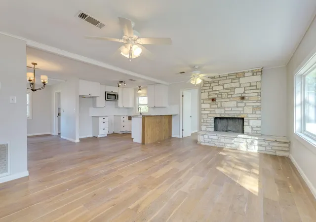 Photo 3 of Single family home for sale at 318 S Ave C, Elgin, TX 78621 | MLS# 7327018 | Listing updated on 2026-09-12