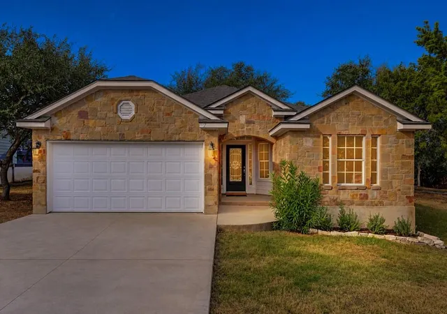 Photo 1 of Single family home for sale at 7 Caliche Ct, Wimberley, TX 78676 | MLS# 5891418 | Listing updated on 2026-10-08