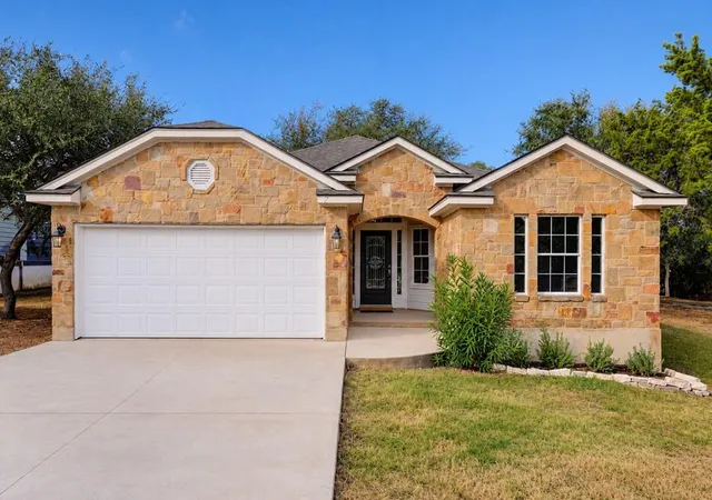 Photo 2 of Single family home for sale at 7 Caliche Ct, Wimberley, TX 78676 | MLS# 5891418 | Listing updated on 2026-10-08