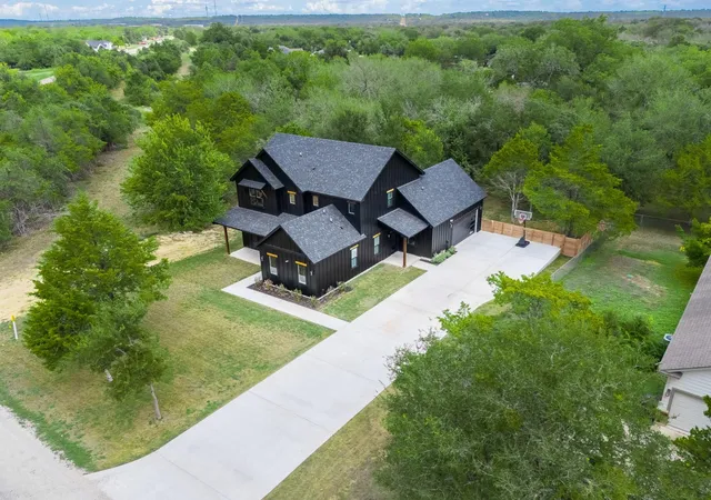 Photo 3 of Single family home for sale at 587 W Keanahalululu Ln, Bastrop, TX 78602 | MLS# 5379036 | Listing updated on 2026-10-01