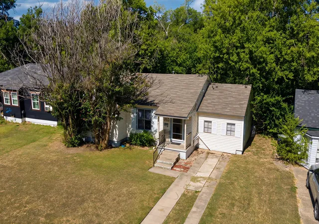 Photo 2 of Single family home for sale at 810 N 8th Street, Temple, TX 76501 | MLS# 3736051 | Listing updated on 2026-10-03