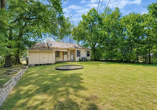 Photo 3 of Single family home for sale at 810 N 8th Street, Temple, TX 76501 | MLS# 3736051 | Listing updated on 2026-10-03