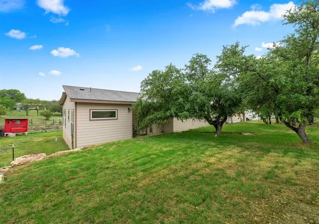 Photo 3 of Single family home for sale at 220 Creedmore Dr, Liberty Hill, TX 78642 | MLS# 2327939 | Listing updated on 2026-09-12