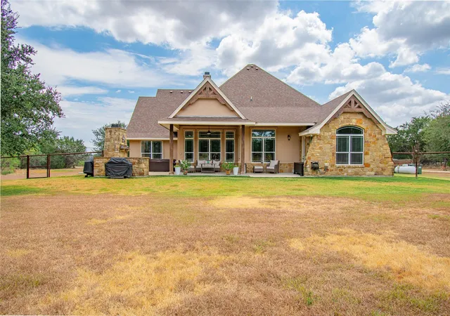 Photo 4 of Single family home for sale at 1160 Long Mdw, Salado, TX 76571 | MLS# 9320297 | Listing updated on 2026-09-12