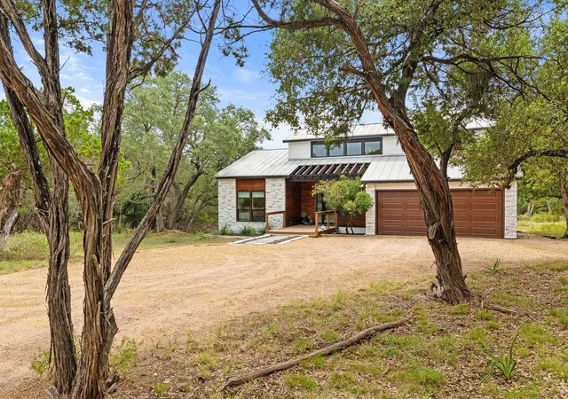 Photo 3 of Single family home for sale at 109 Freedom Dr, Wimberley, TX 78676 | MLS# 4531391 | Listing updated on 2026-09-27