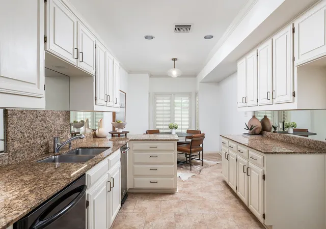 Listing Photo 4 - Condo for sale in building located at 3111 Windsor Rd, Austin, TX 78703 - Unit #E