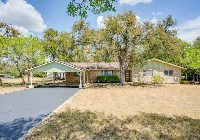 Photo 1 of Sale Pending at 402 Suttles Ave, San Marcos, TX 78666 | MLS# 6513822 | Listing updated on 2026-09-29