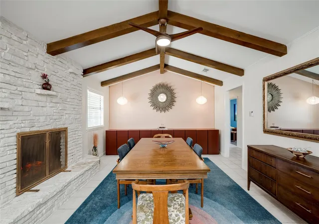 Photo 2 of Sale Pending at 402 Suttles Ave, San Marcos, TX 78666 | MLS# 6513822 | Listing updated on 2026-09-29