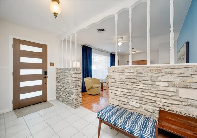 Photo 4 of Sale Pending at 402 Suttles Ave, San Marcos, TX 78666 | MLS# 6513822 | Listing updated on 2026-09-29