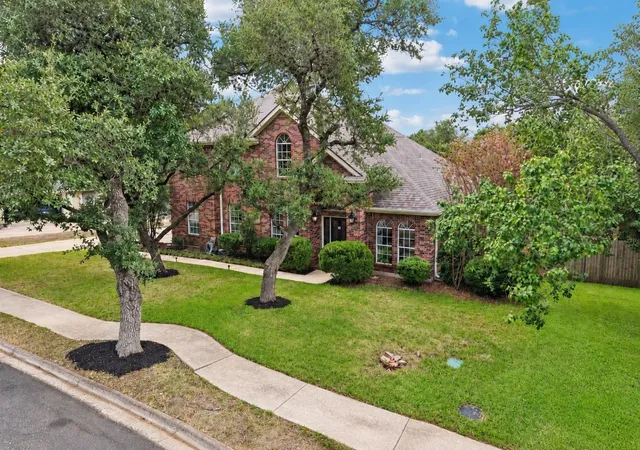 Photo 2 of Single family home for sale at 3915 Idalia Dr, Austin, TX 78749 | MLS# 6436380 | Listing updated on 2026-10-08