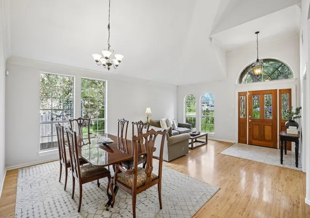 Photo 4 of Single family home for sale at 3915 Idalia Dr, Austin, TX 78749 | MLS# 6436380 | Listing updated on 2026-09-19