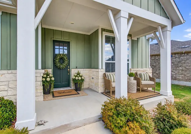 Photo 2 of Single family home for sale at 305 Iron Rail Ln, Georgetown, TX 78633 | MLS# 9205530 | Listing updated on 2026-09-19
