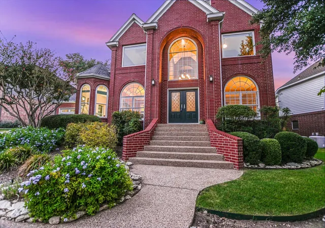 Single family home for sale at 2302 Cliffs Edge Dr, Austin, TX 78733 | MLS# 3470278