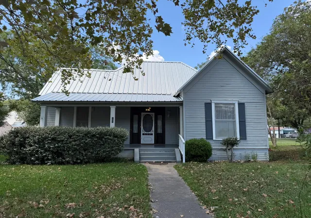 Photo 1 of Single family home for sale at 701 Garwood St, Smithville, TX 78957 | MLS# 8296604 | Listing updated on 2026-09-13