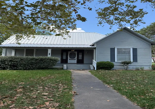 Photo 2 of Single family home for sale at 701 Garwood St, Smithville, TX 78957 | MLS# 8296604 | Listing updated on 2026-09-13