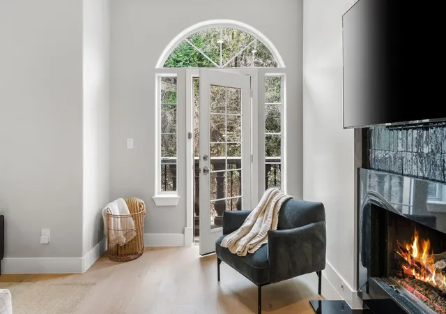 Listing Photo 4 - Condo for sale in building located at 1529 Barton Springs Rd, Austin, TX 78704 - Unit #13