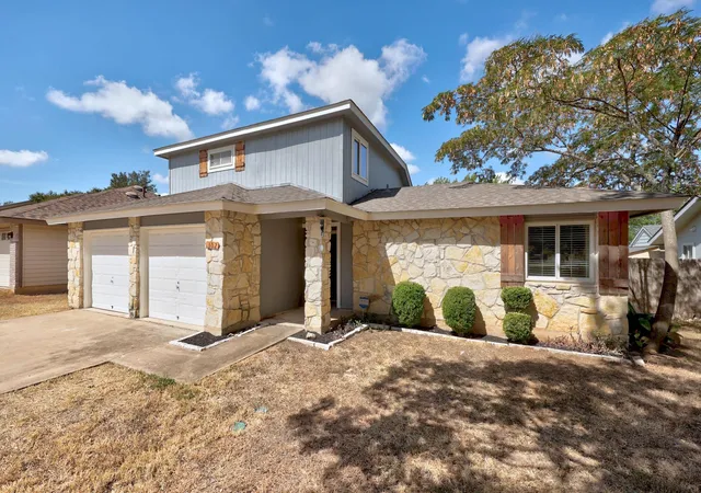 Photo 2 of Single family home for sale at 302 Splitrock St, Round Rock, TX 78681 | MLS# 8218254 | Listing updated on 2026-09-13