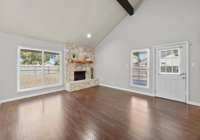 Photo 4 of Single family home for sale at 302 Splitrock St, Round Rock, TX 78681 | MLS# 8218254 | Listing updated on 2026-09-13