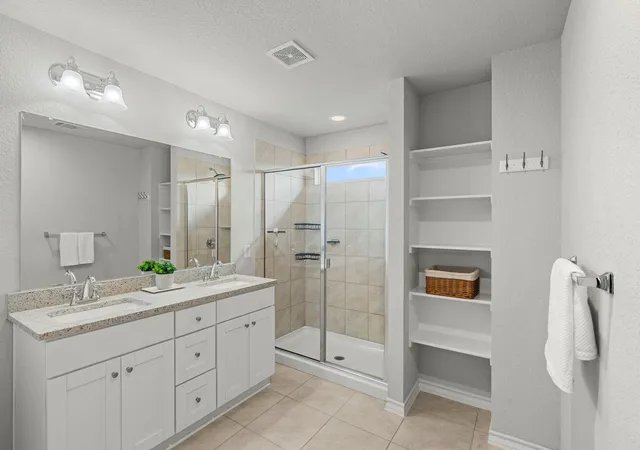 Photo 4 of Single family home for sale at 236 Yellowbark St, Buda, TX 78610 | MLS# 9690315 | Listing updated on 2026-10-03