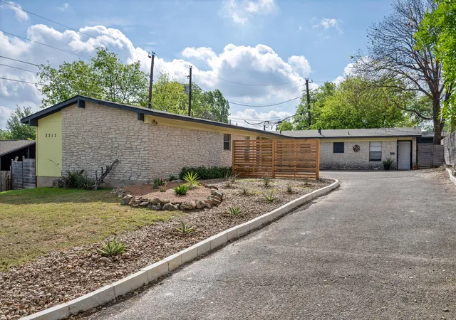 Listing Photo 3 - Condo for sale in building located at 3313 S Oak Dr, Austin, TX 78704