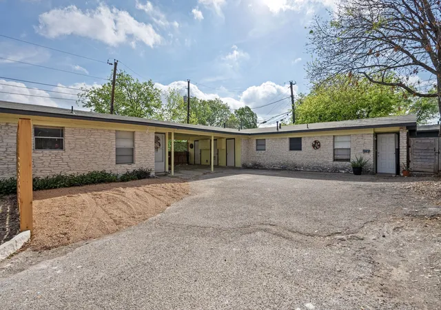 Listing Photo 4 - Condo for sale in building located at 3313 S Oak Dr, Austin, TX 78704