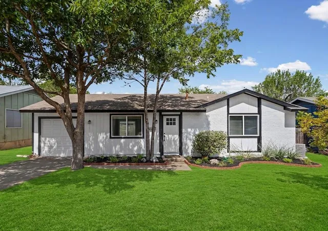 Photo 3 of Single family home for sale at 2808 Dillion Hl Dr, Austin, TX 78745 | MLS# 3442734 | Listing updated on 2026-10-07