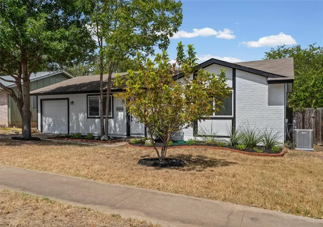 Photo 3 of Single family home for sale at 2808 Dillion Hl Dr, Austin, TX 78745 | MLS# 3442734 | Listing updated on 2026-10-07