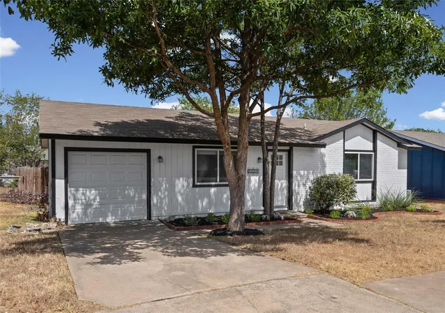 Photo 4 of Single family home for sale at 2808 Dillion Hl Dr, Austin, TX 78745 | MLS# 3442734 | Listing updated on 2026-10-07