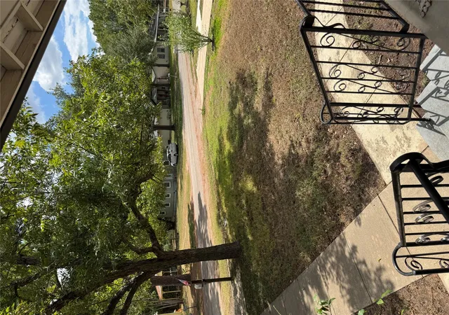 Photo 2 of Single family home for sale at 509 Whitehead St, Smithville, TX 78957 | MLS# 8604706 | Listing updated on 2026-09-13