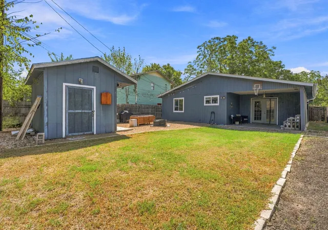 Photo 3 of Sale Pending at 6612 Cruz St, Austin, TX 78741 | MLS# 3870778 | Listing updated on 2026-09-21