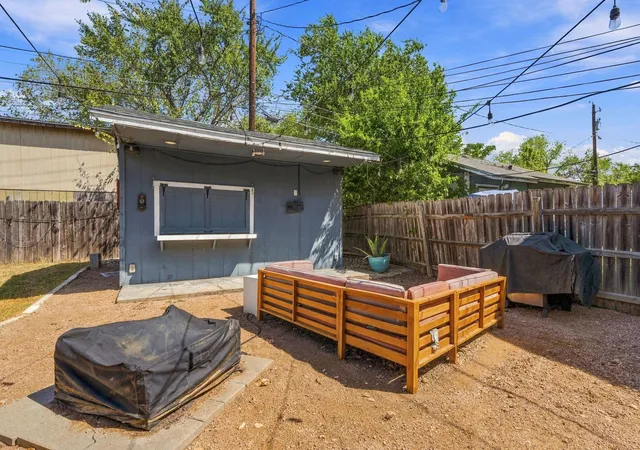 Photo 4 of Sale Pending at 6612 Cruz St, Austin, TX 78741 | MLS# 3870778 | Listing updated on 2026-09-21
