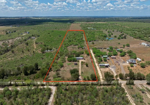 Photo 1 of Manufactured home for sale at 3301 Dry Crk Rd, Lockhart, TX 78644 | MLS# 2020409 | Listing updated on 2026-09-20