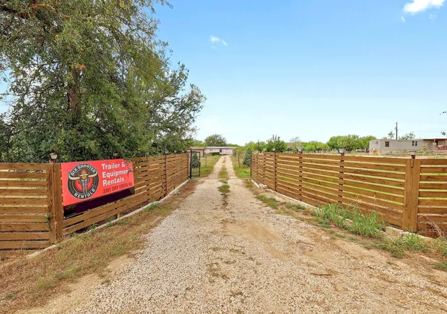 Photo 3 of Manufactured home for sale at 3301 Dry Crk Rd, Lockhart, TX 78644 | MLS# 2020409 | Listing updated on 2026-09-20