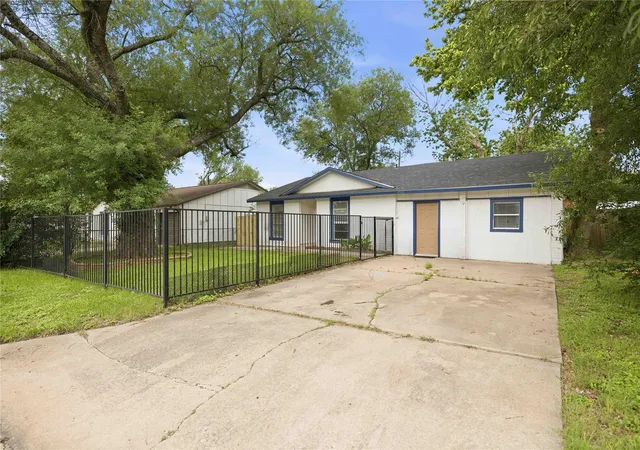 Photo 3 of Single family home for sale at 4502 Turnstone Dr, Austin, TX 78744 | MLS# 9068200 | Listing updated on 2026-09-23