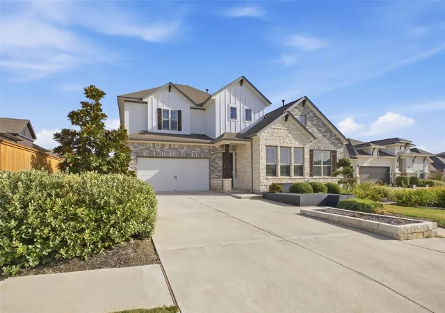Photo 3 of Single family home for sale at 7009 Empresa Dr, Austin, TX 78738 | MLS# 2002818 | Listing updated on 2026-10-10