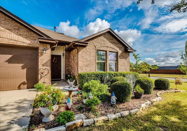 Photo 1 of Single family home for sale at 172 Mistflower Ln, Kyle, TX 78640 | MLS# 5874830 | Listing updated on 2026-10-01