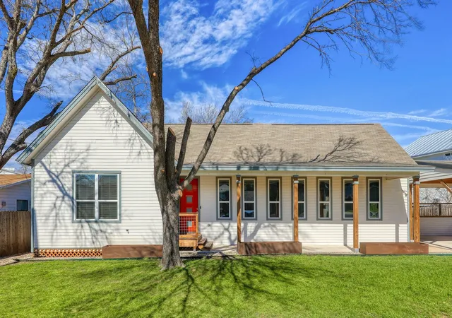 Photo 1 of Single family home for sale at 1704 Webberville Rd, Austin, TX 78721 | MLS# 9373698 | Listing updated on 2026-09-13