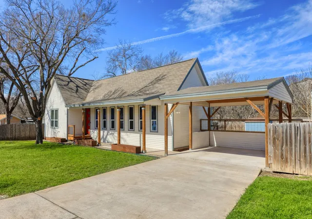 Photo 2 of Single family home for sale at 1704 Webberville Rd, Austin, TX 78721 | MLS# 9373698 | Listing updated on 2026-09-13
