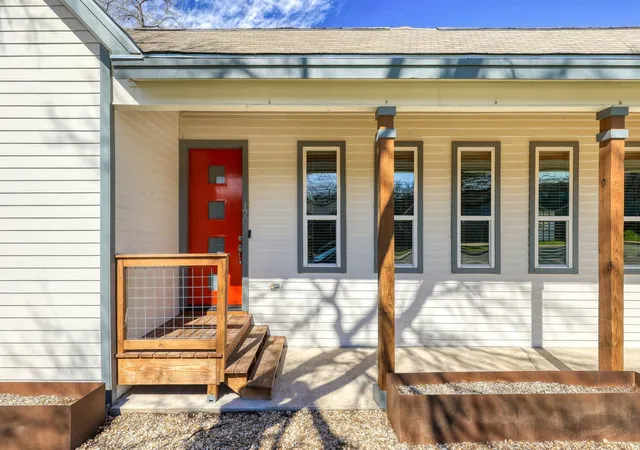 Photo 3 of Single family home for sale at 1704 Webberville Rd, Austin, TX 78721 | MLS# 9373698 | Listing updated on 2026-09-13
