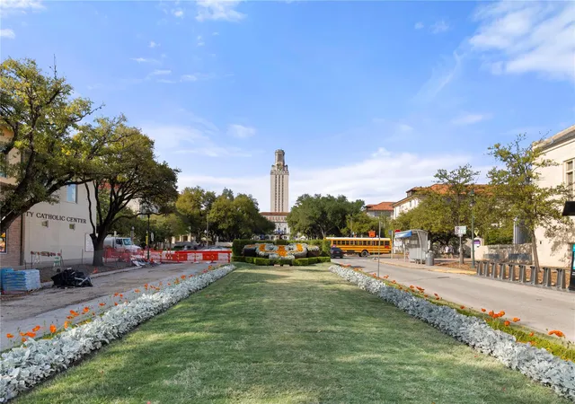 Listing Photo 2 - Condo for sale in building located at 313 W 17Th St, Austin, TX 78701 - Unit #2406