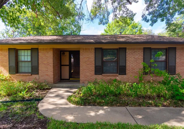 Photo 3 of Sale Pending at 3109 Pinecrest Dr, Austin, TX 78757 | MLS# 4847172 | Listing updated on 2026-10-09
