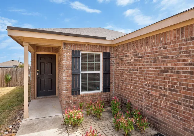 Photo 2 of Single family home for sale at 228 Millers Loop, Jarrell, TX 76537 | MLS# 7603815 | Listing updated on 2026-09-13